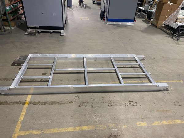 Skid house chassis